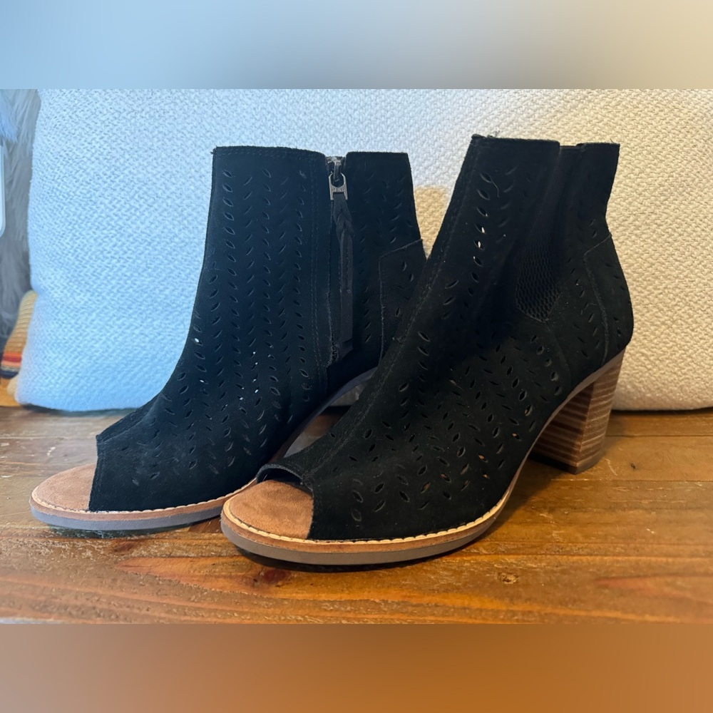 TOMS Women's Majorca Peep Toe Bootie black  Suede Perforated